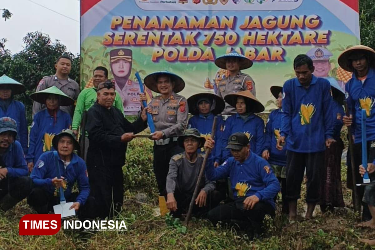 Dari Lahan Majalengka, Polantas Turut Menanam Harapan Swasembada Pangan 2026