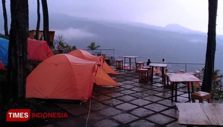 Enjoy Your Coffee in a Cold Atmosphere of Bromo Rest Café