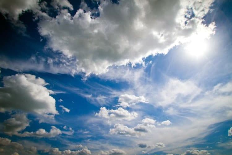 BMKG: Jatim Hari Ini Cerah Berawan, Bangkalan dan Tuban Diprediksi Hujan Petir