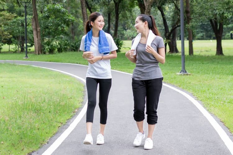 Studi Terbaru: Jalan Kaki Memperlambat Alzheimer