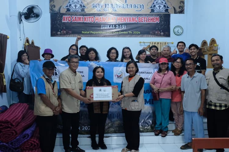 IKAT Malang dan Gereja Toraja Salurkan Bantuan untuk Warga Terdampak Erupsi Semeru