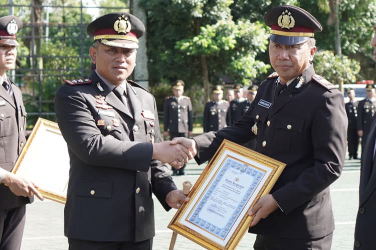 Polres Malang Berikan 39 Penghargaan Personel Berprestasi, TNI, dan Masyarakat
