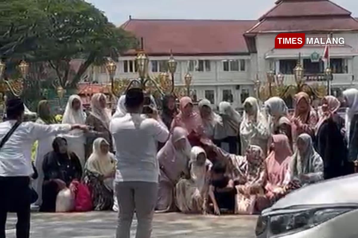 Usai Mujahadah Kubro 1 Abad NU, Alun-alun Tugu Malang Jadi Spot Favorit Foto Ratusan Jemaah