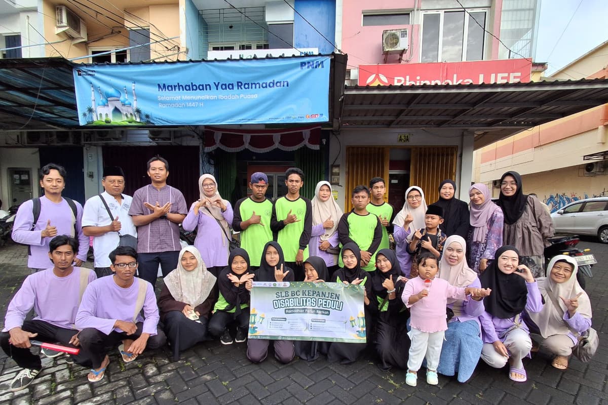 Keterbatasan Bukan Penghalang, SLB B-C Kepanjen Malang Juga Bagi-bagi Bingkisan Berbuka Puasa