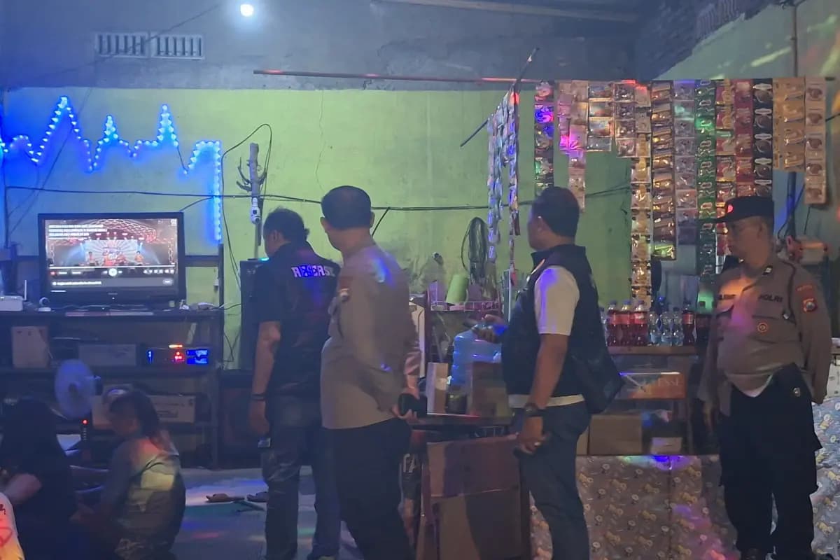Kafe dan Warung Remang di Kota Malang Digerebek Polisi, 179 Botol Miras Disita