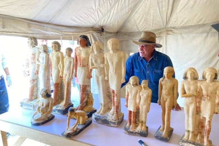 Mumi Berlapis Daun Emas Ditemukan di Mesir