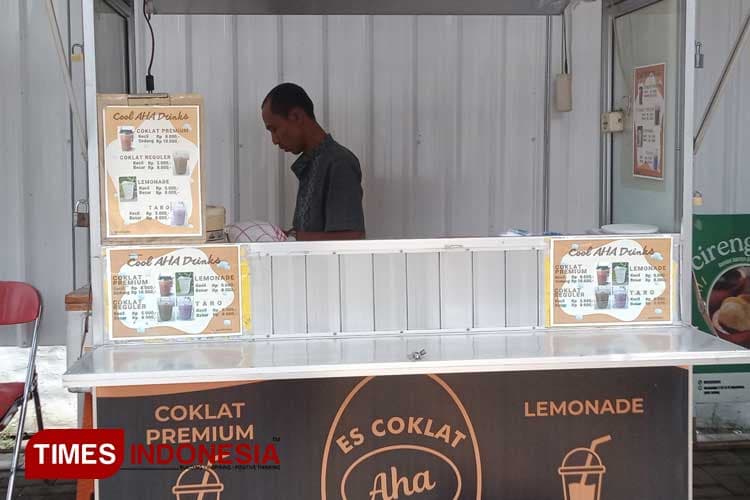 Sensasi Es Coklat Aha di Alfamart Sekarpuro Malang yang Menggugah Selera!